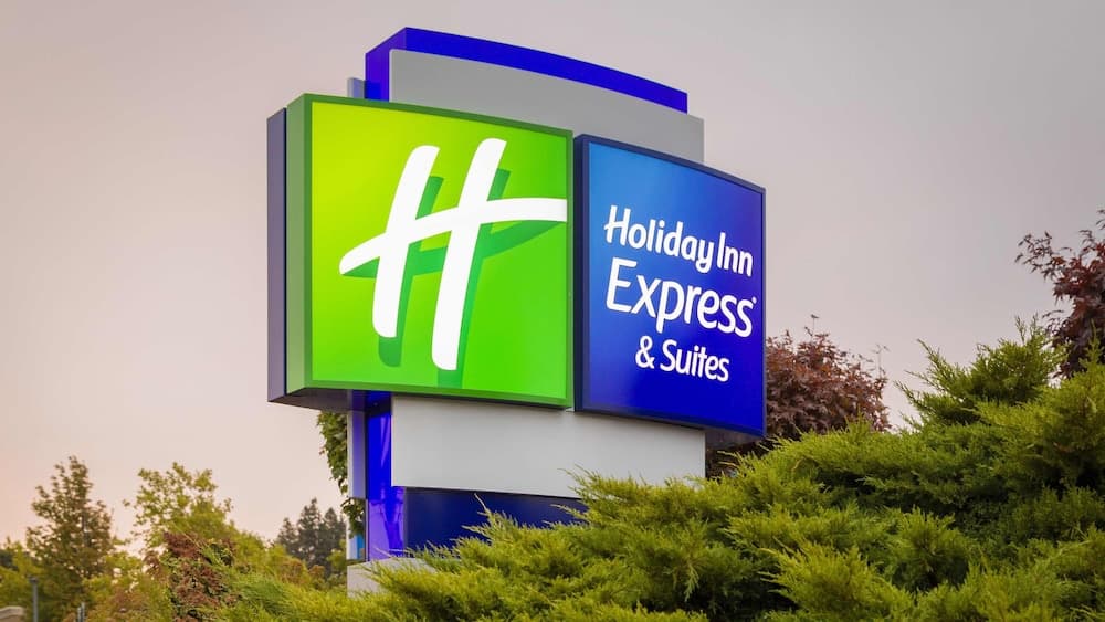 Holiday Inn Express & Suites Hood River main