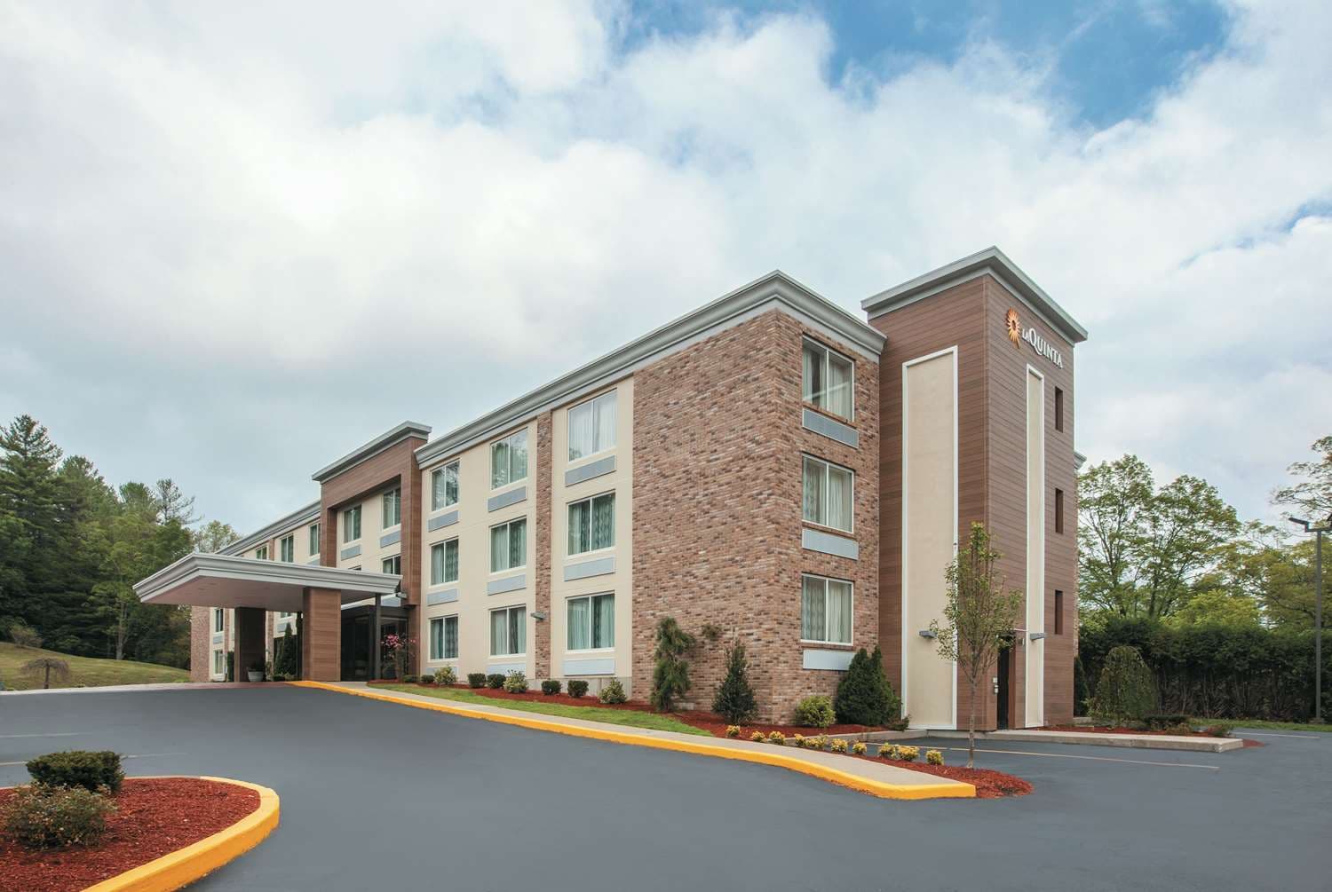 La Quinta Inn & Suites by Wyndham Sturbridge main