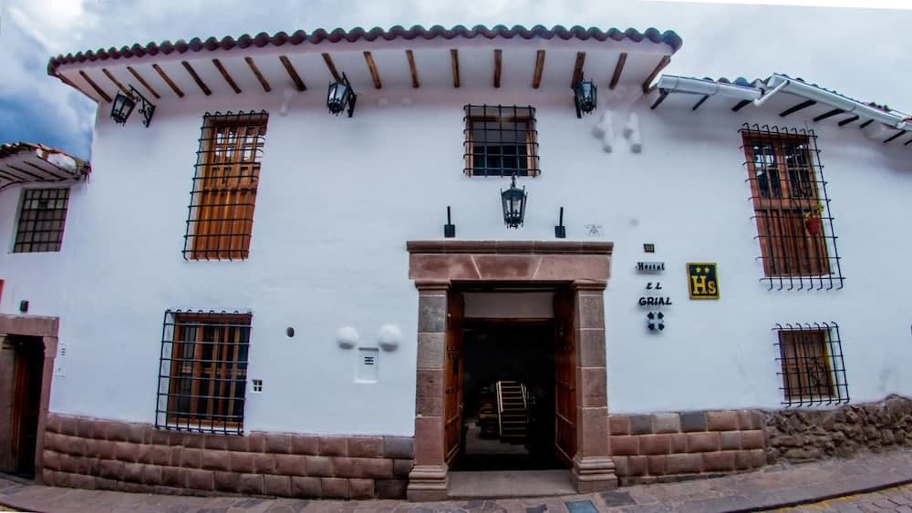 Hostal El Grial main