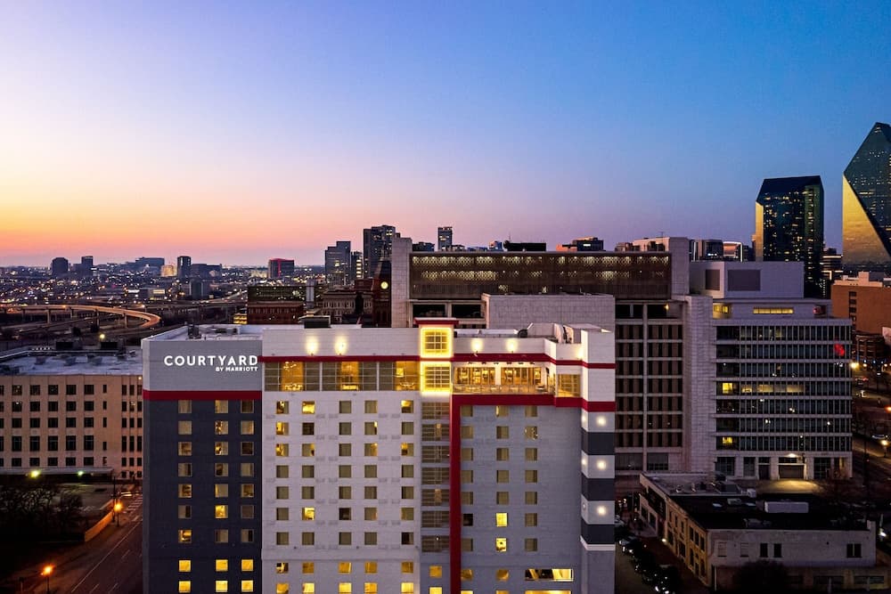 Courtyard By Marriott Dallas Downtown/Reunion District main