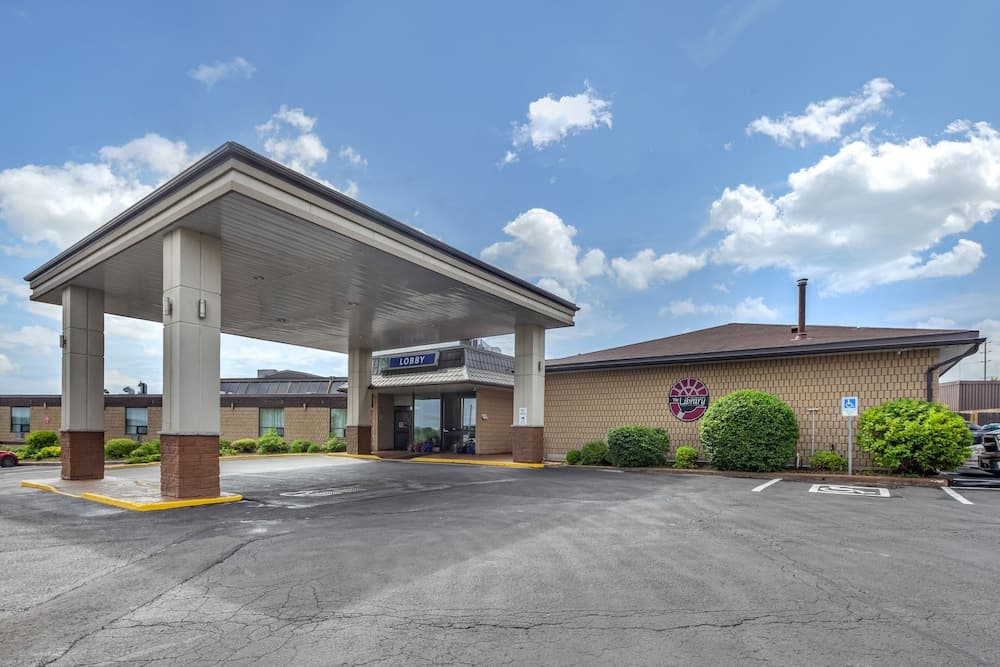 Quality Inn & Conference Centre main