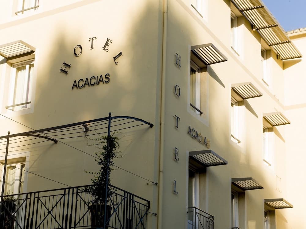 Brit Hotel Acacias main