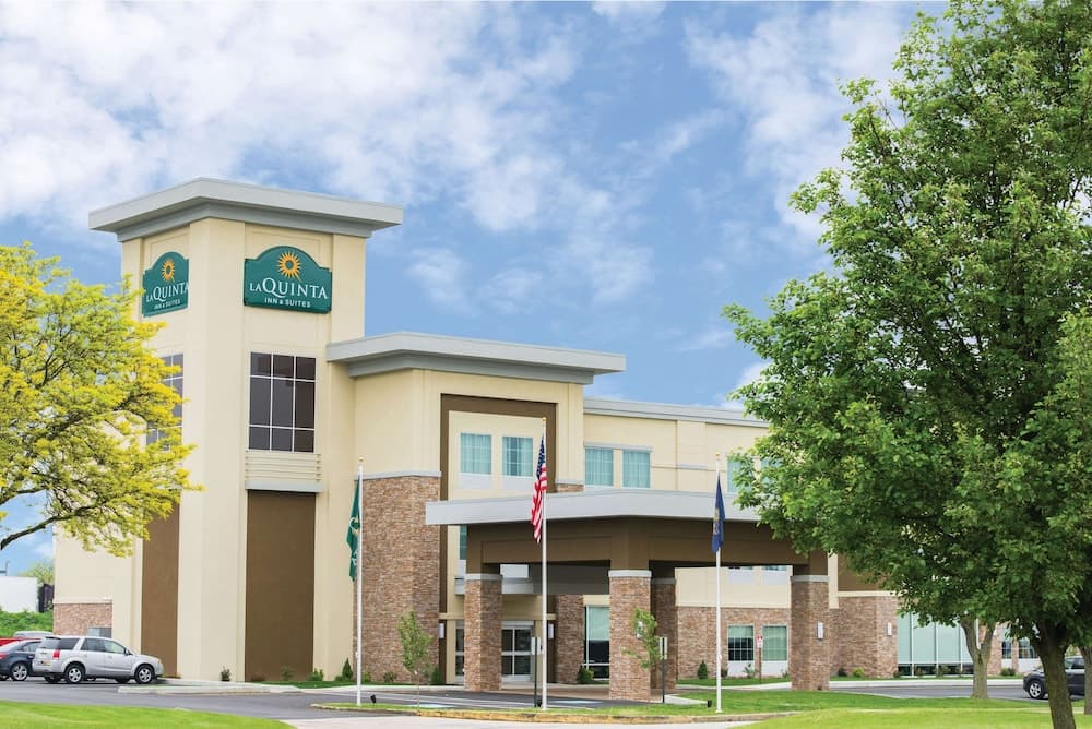 La Quinta Inn & Suites by Wyndham York main