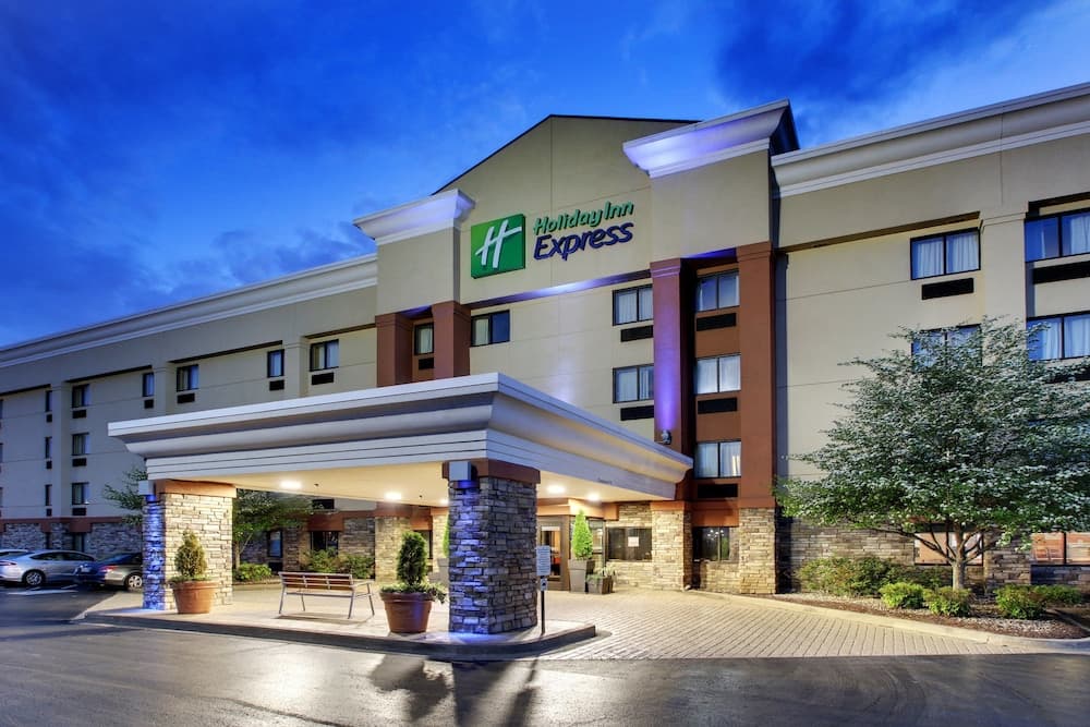 Holiday Inn Express Fort Campbell-Oak Grove main