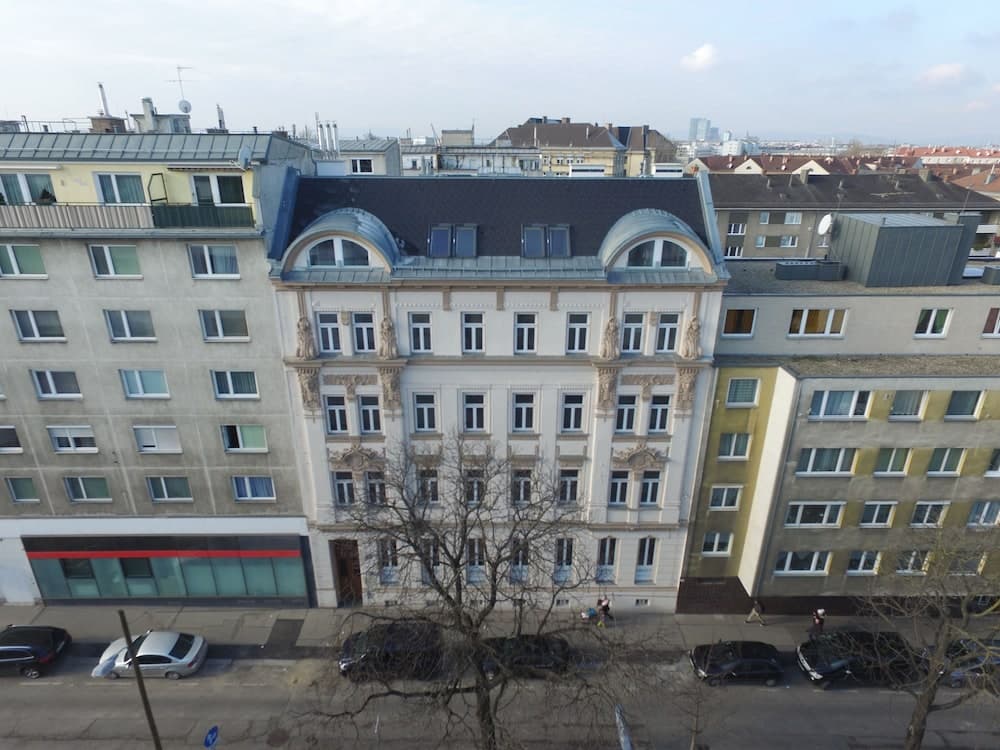 4 Beds & More Apartments main