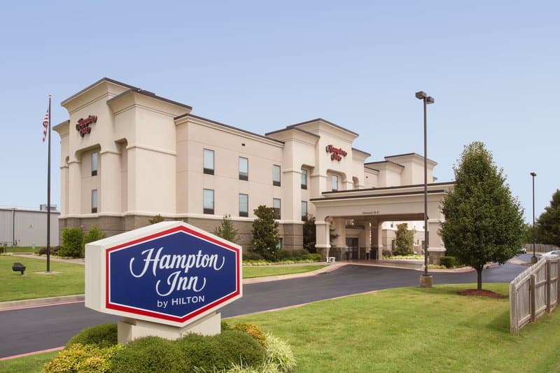 Hampton Inn Siloam Springs main