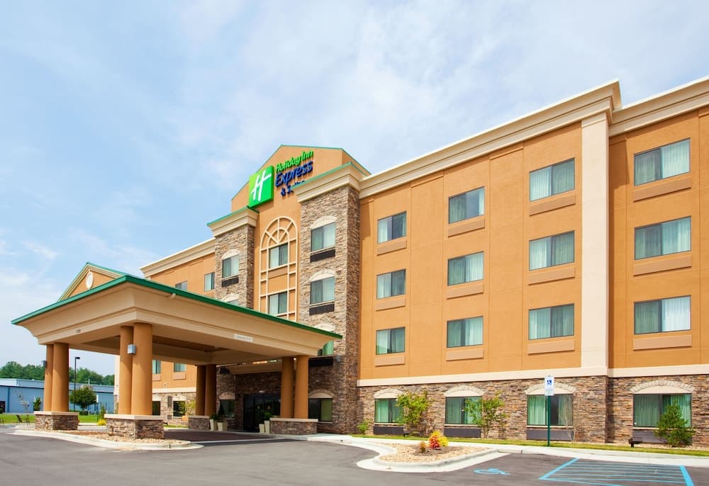 Holiday Inn Express Hotel & Suites Mount Airy main