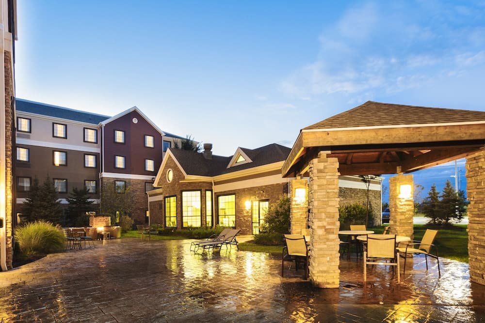 Staybridge Suites Toledo-Maumee main
