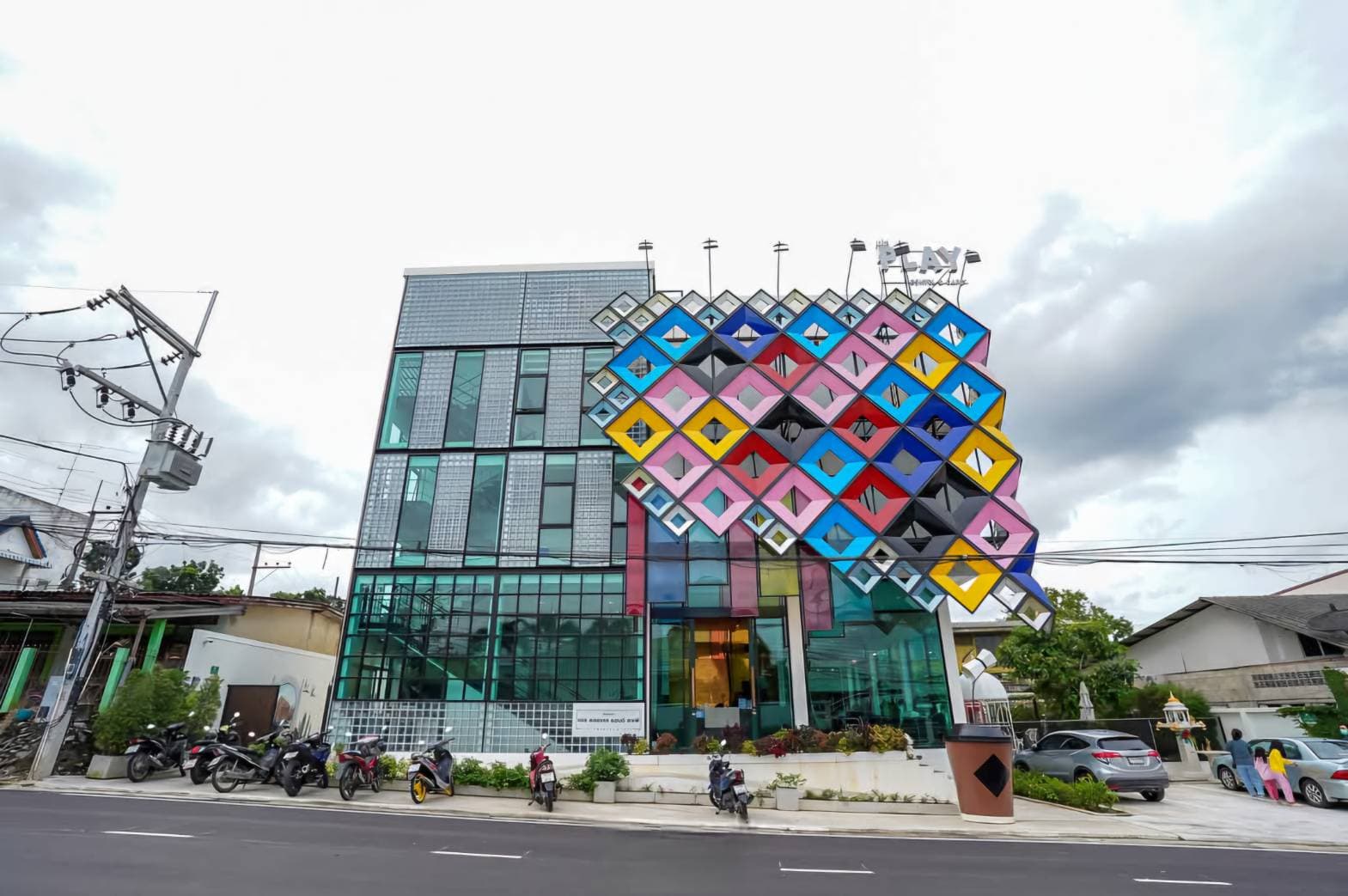 Play Poshtel main
