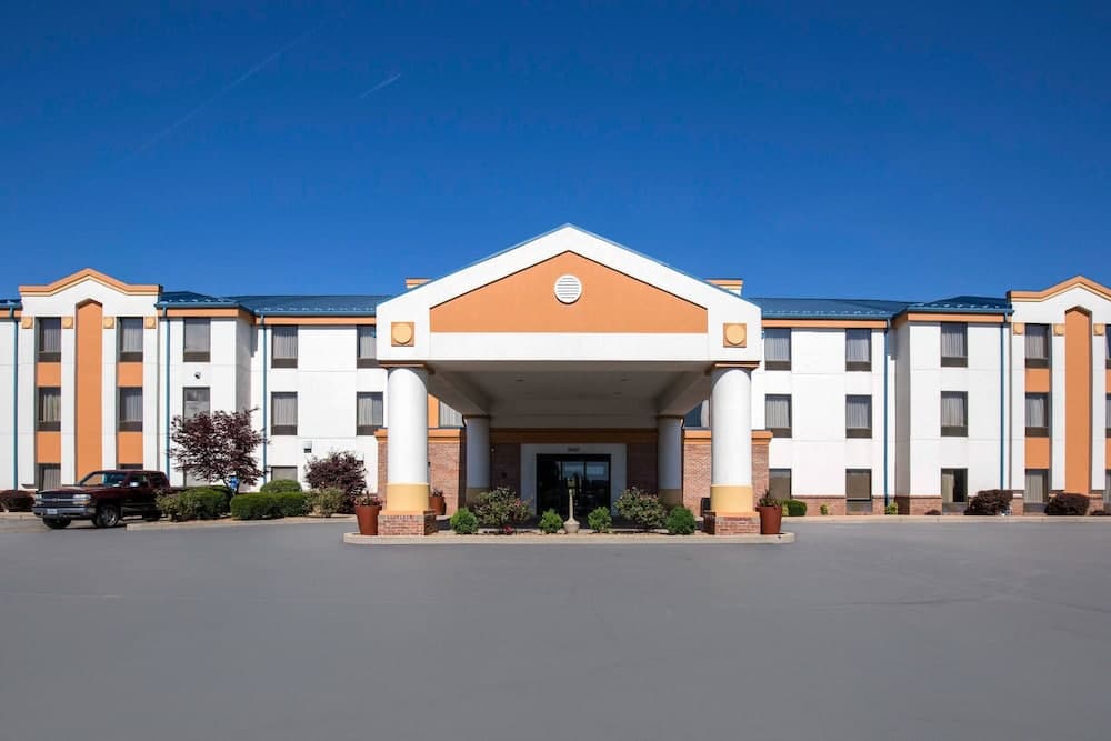 Quality Inn & Suites Arnold – St Louis main