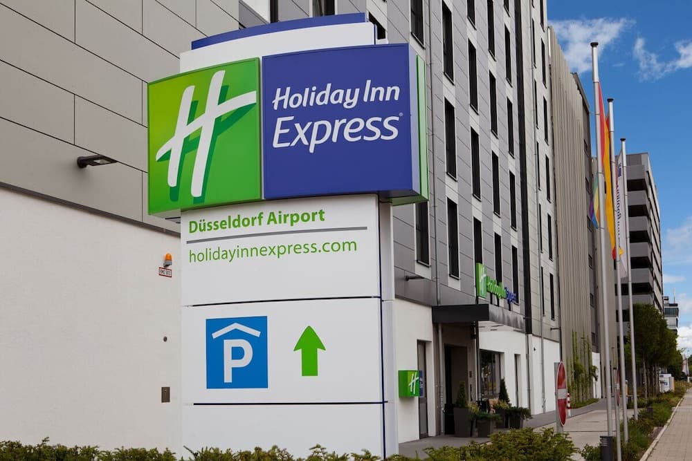 Holiday Inn Express - Düsseldorf Airport main