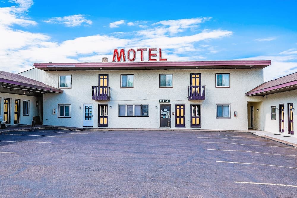 Love Hotels Silver Street By Oyo At Hurley Wi main