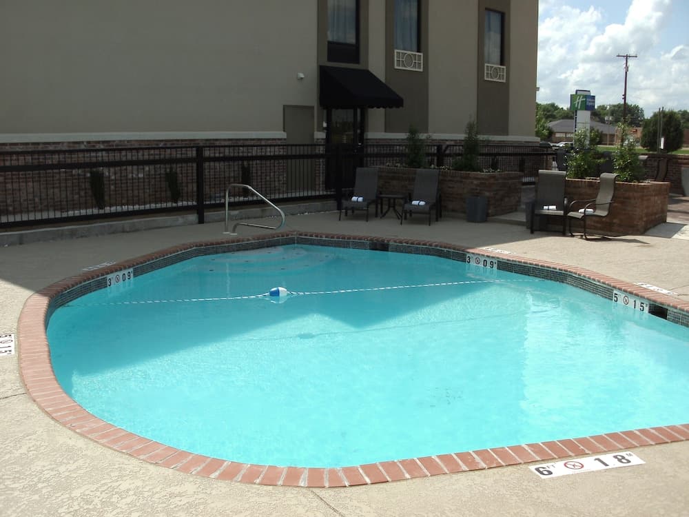 Holiday Inn Express New Albany main