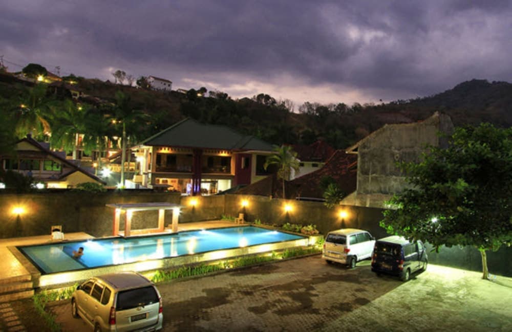 Puri Saron Senggigi Hotel main