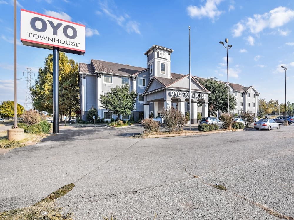Oyo Townhouse Oklahoma City Airport main