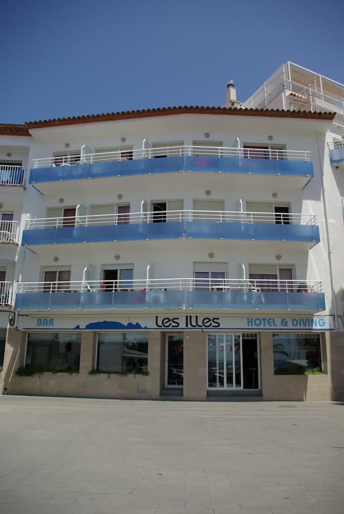Les Illes Hotel & Diving main
