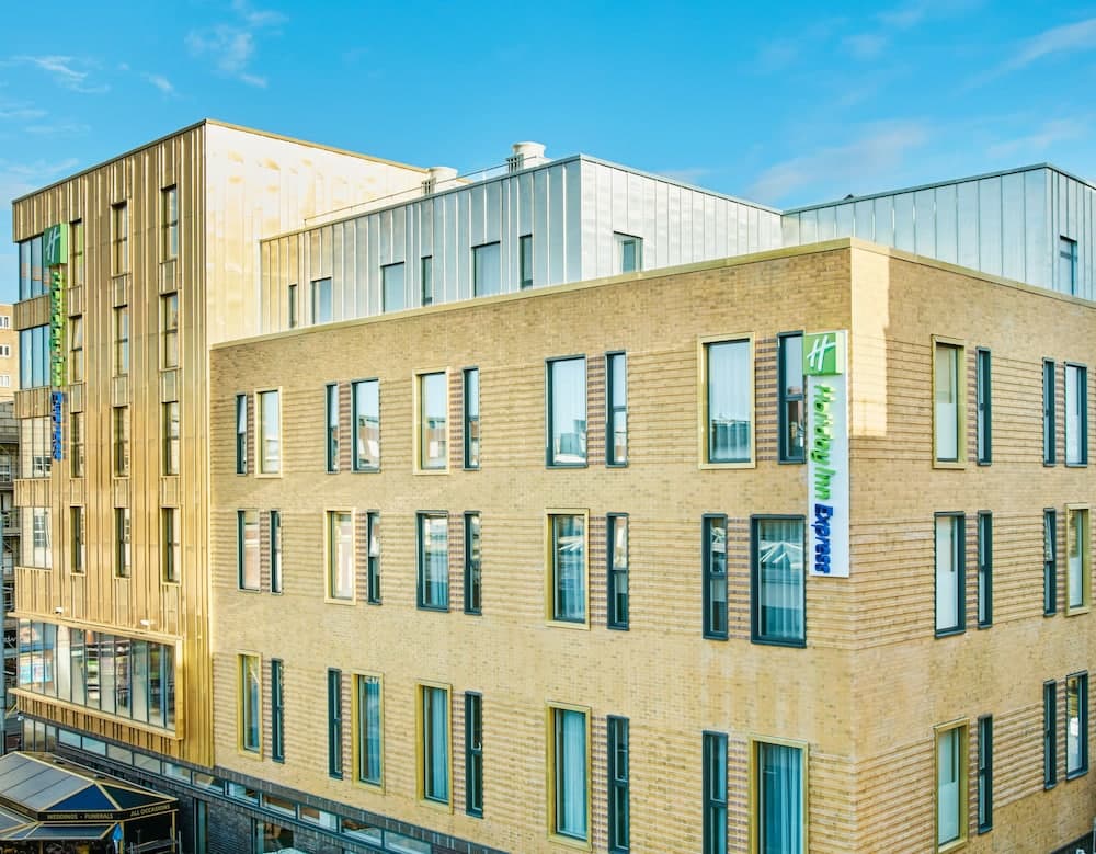 Holiday Inn Express London - Ealing main