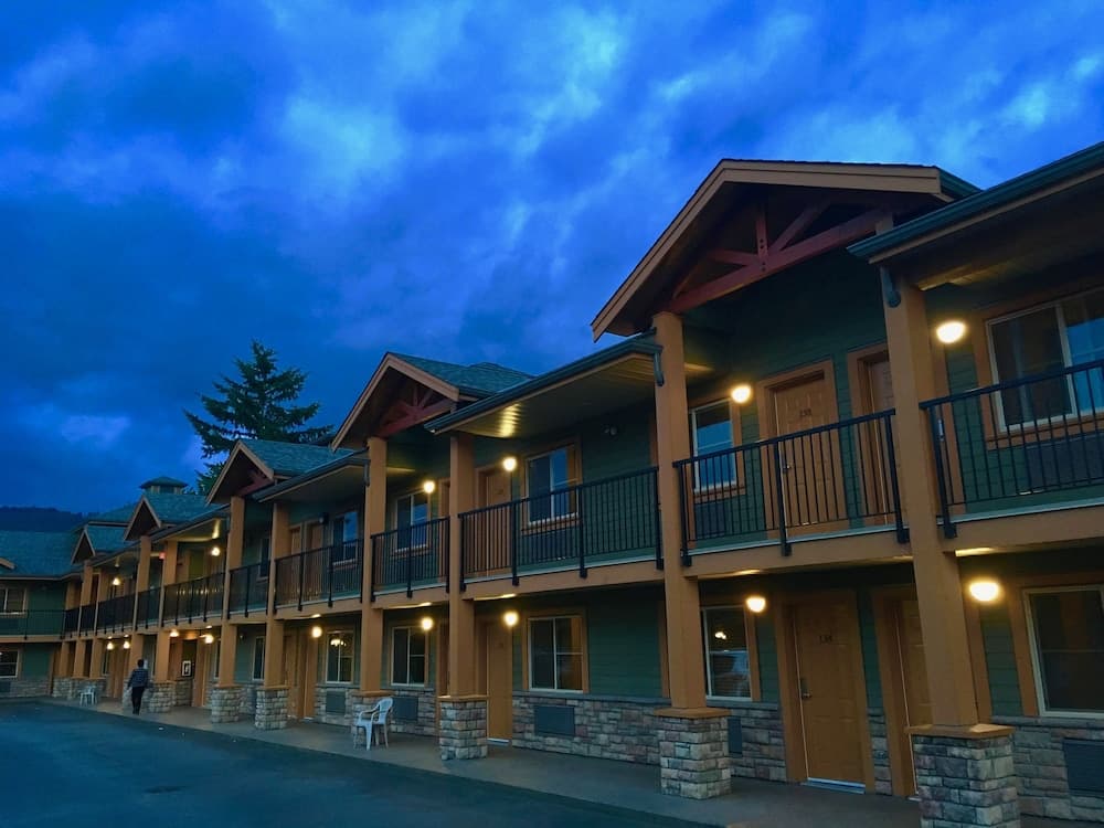 Vedder River Inn main