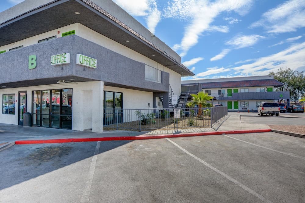 Siegel Slots And Suites main
