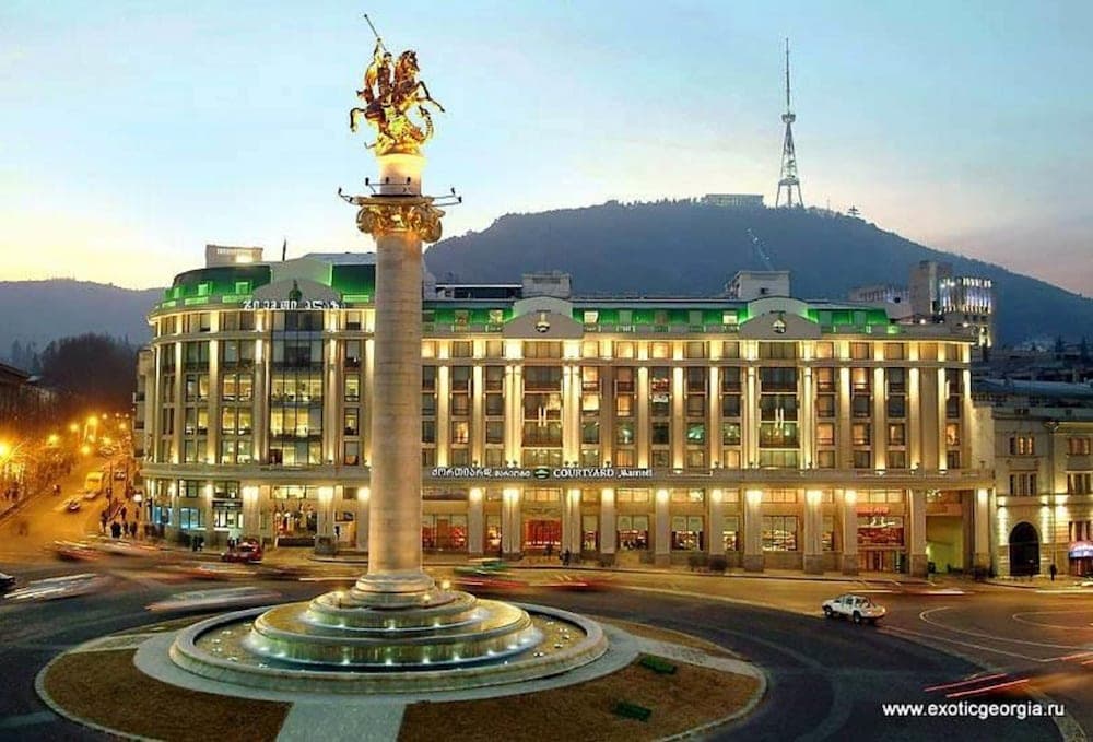 Qeroli Hotel