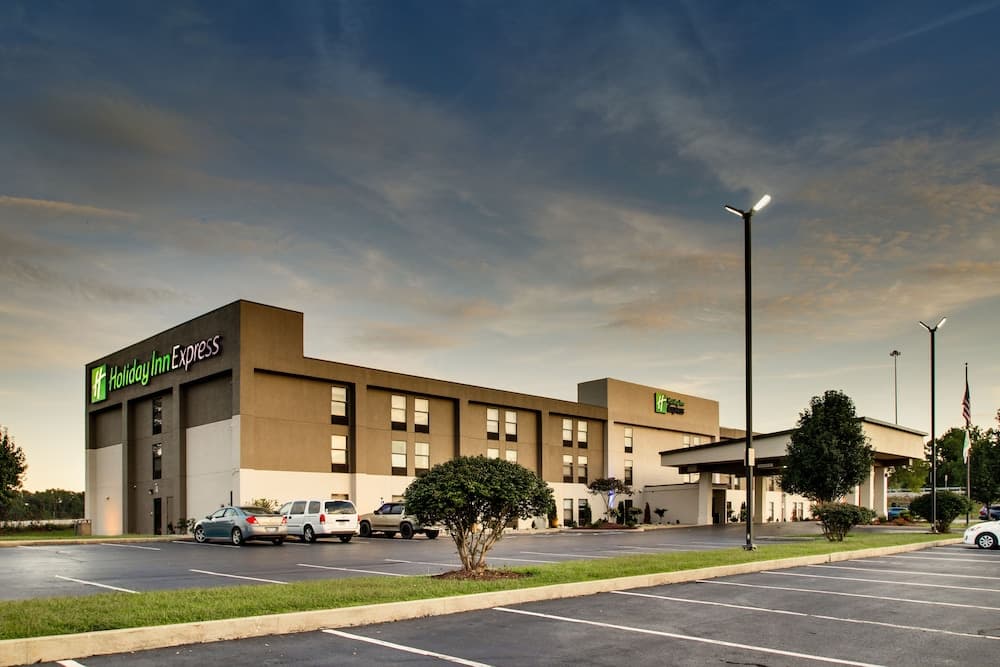 Holiday Inn Express Horse Cave main