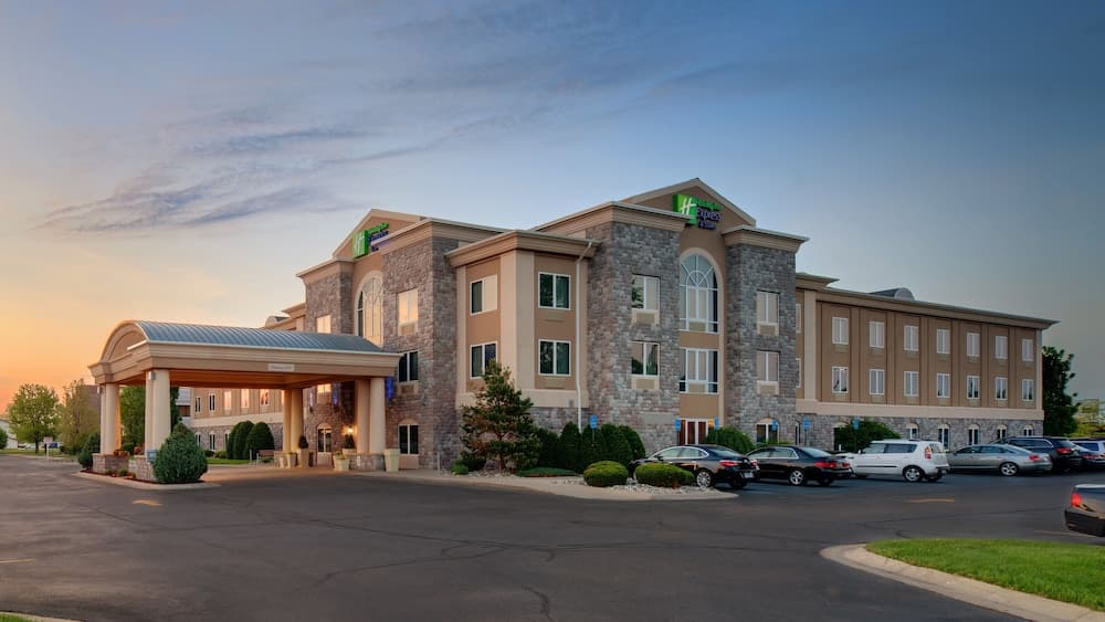 Holiday Inn Express And Suites Saginaw main