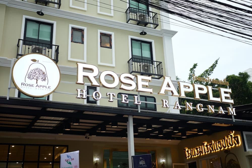 Rose Apple Hotel main