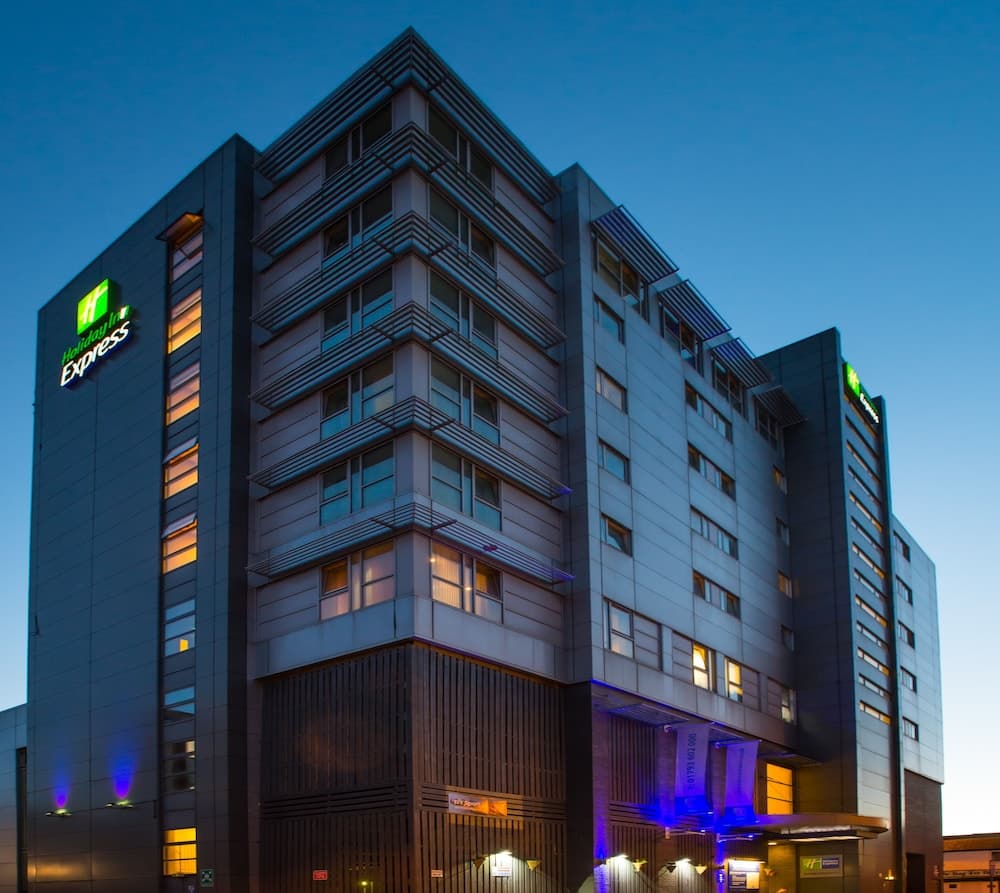 Holiday Inn Express Swindon City Centre main