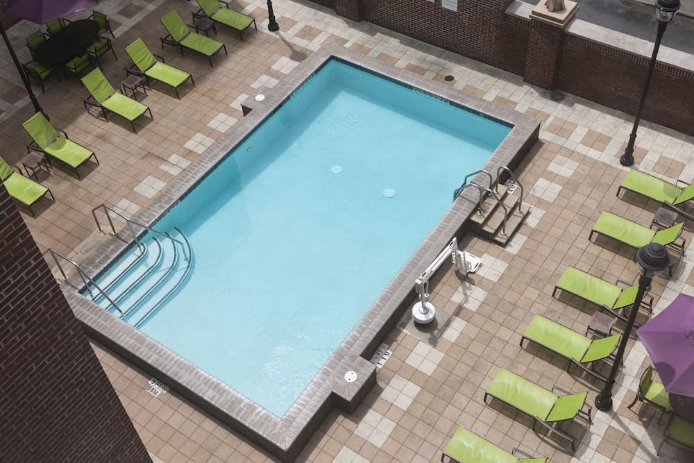 Holiday Inn Savannah Historic District Hotel main