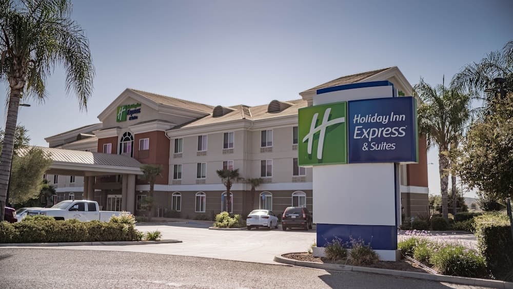 Holiday Inn Express & Suites Porterville main