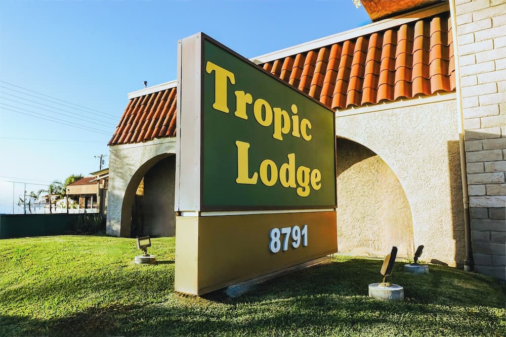 Tropic Lodge
