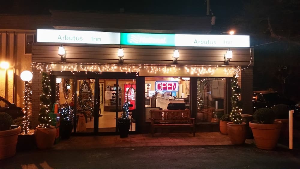 The Arbutus Inn main