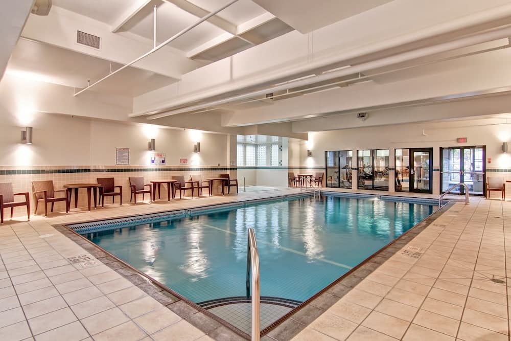 Holiday Inn Express Kamloops main