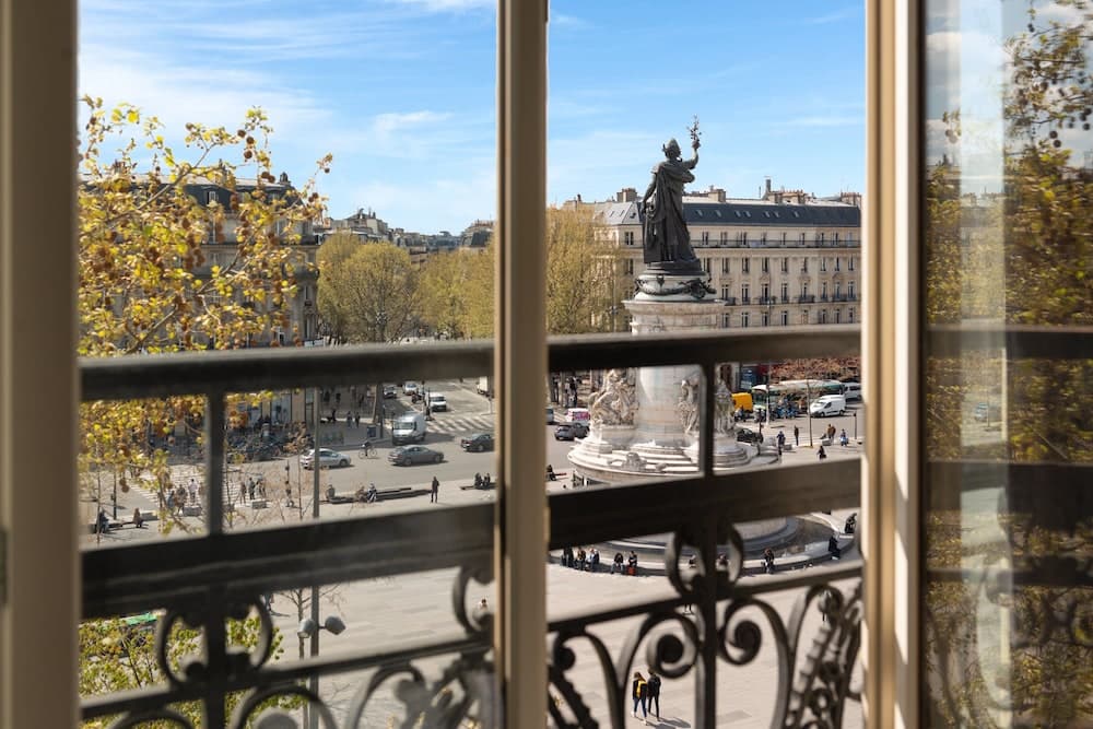 Crowne Plaza Paris Republique main