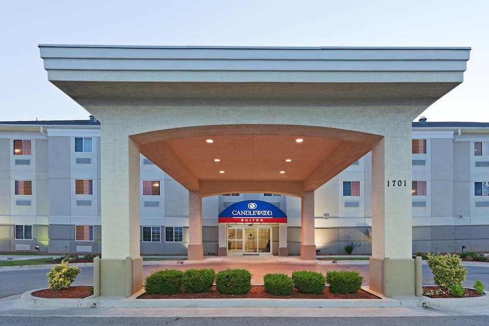 Candlewood Suites Oklahoma City Moore main