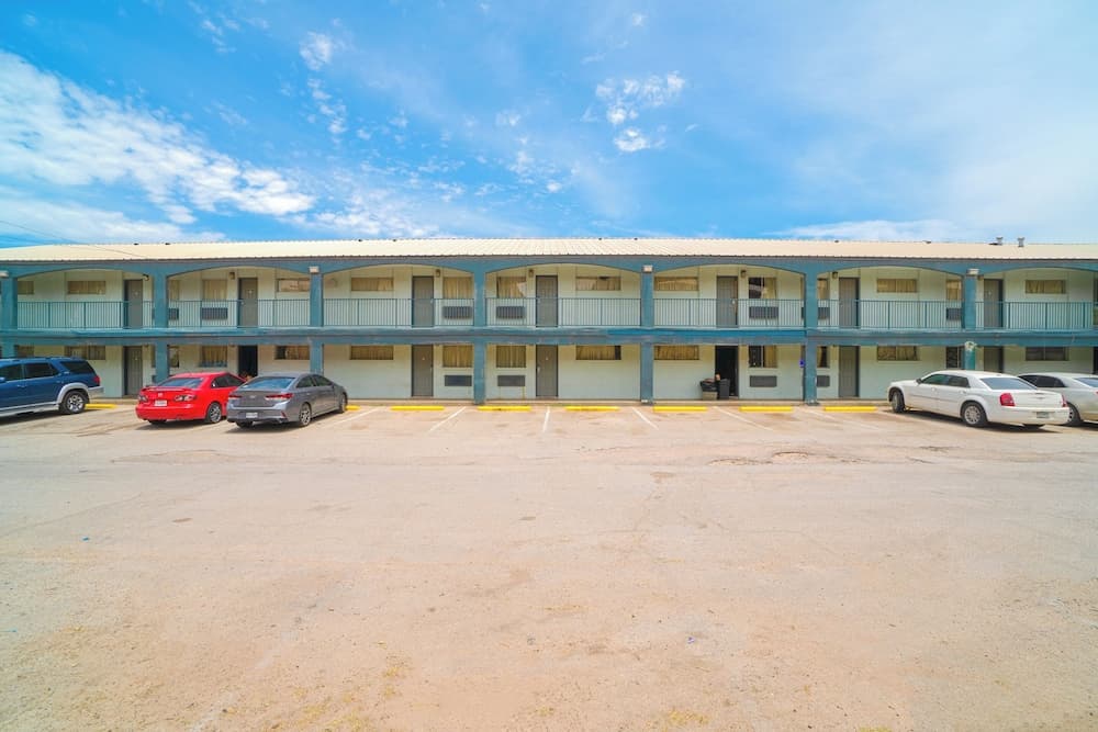 Oyo Hotel Midland main