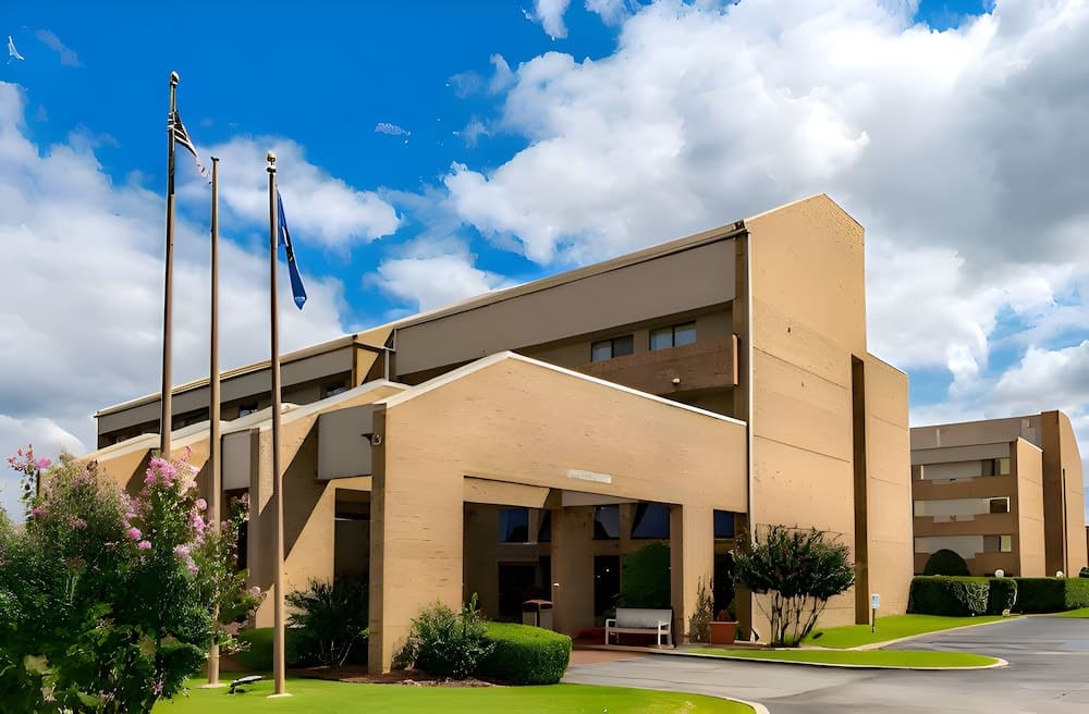 Tulsa Square Hotel Central, I-44 By Oyo main
