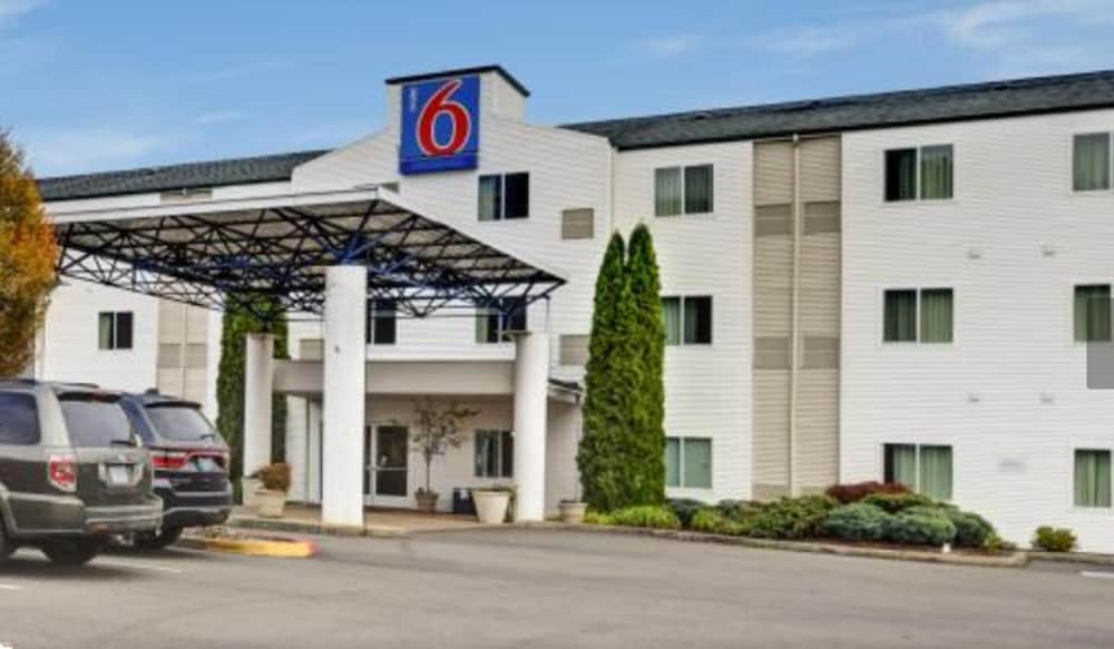 Motel 6 Roseburg main