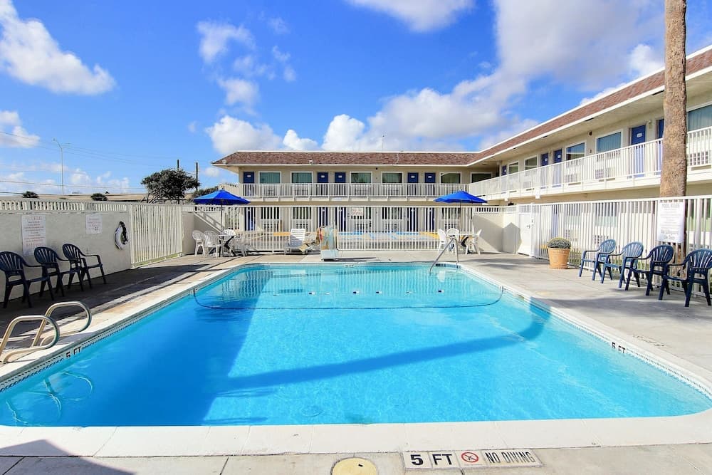 Motel 6-Corpus Christi East / N. Padre