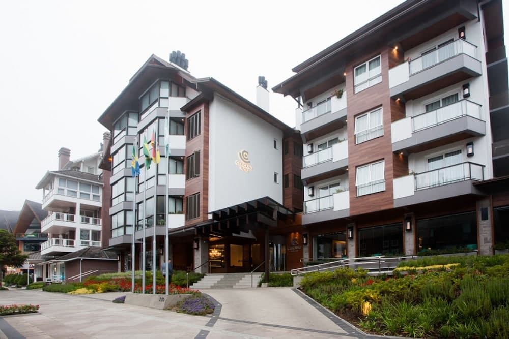 Hotel Cercano main