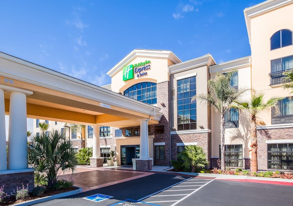 Holiday Inn Express & Suites Eureka main