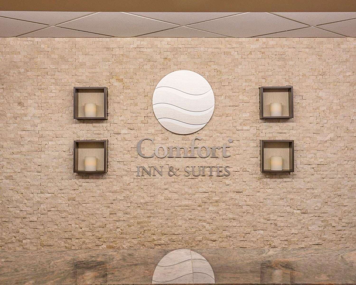 Comfort Inn & Suites University main