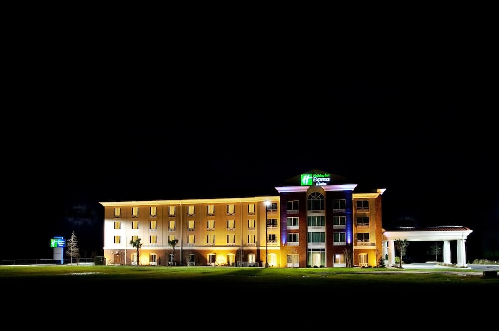Holiday Inn Express And Suites Newberry main