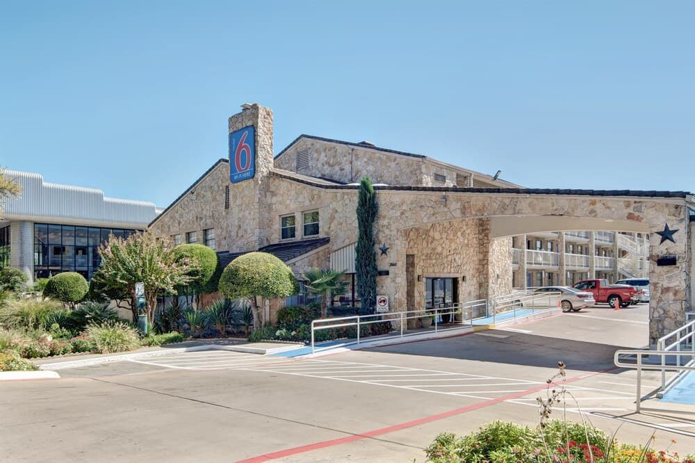 Motel 6 Dallas Galleria main