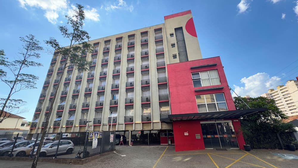 I Hotel main