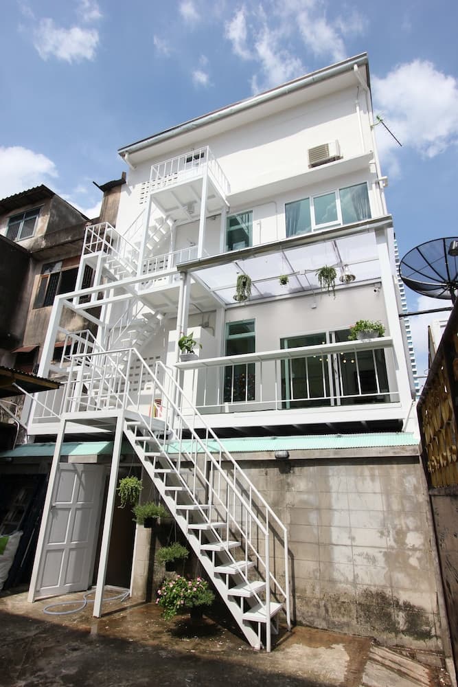 Diff Hostel