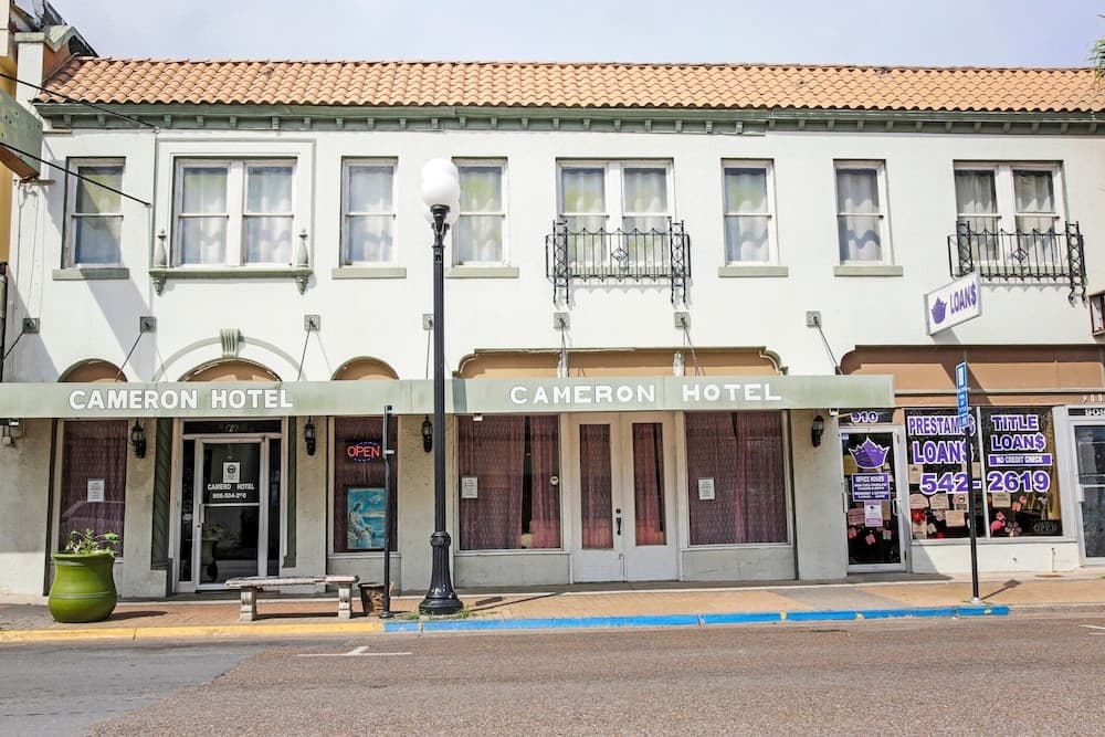 Oyo Historic Cameron Hotel Brownsville I-69E main