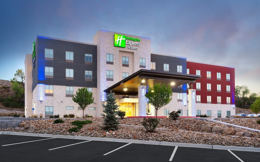 Holiday Inn Express & Suites Price main