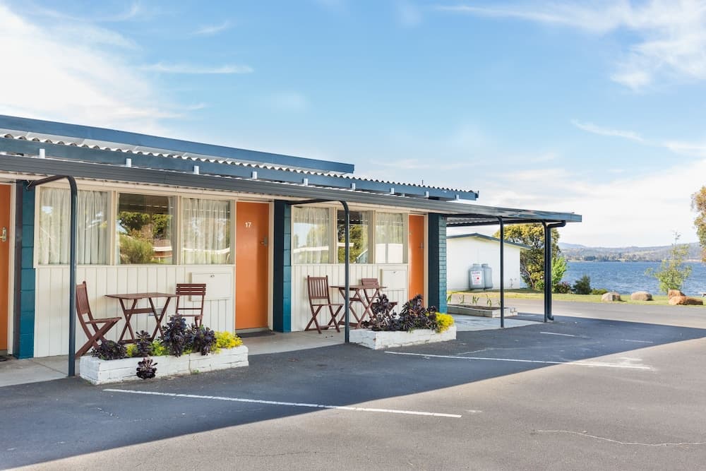Riverfront Motel & Villas main