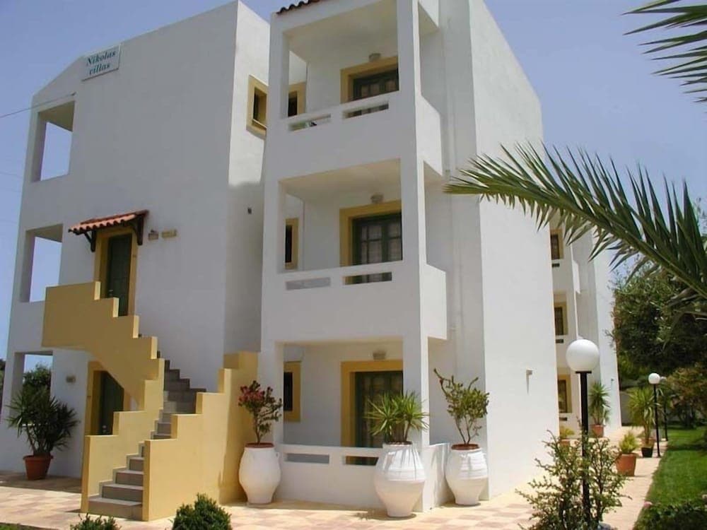 Nikolas Villas Apartments